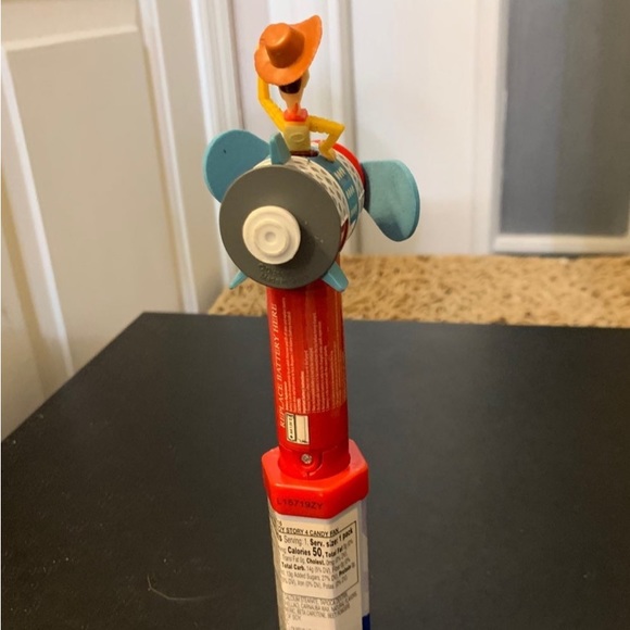 Toy Story 4 Woody Candy Fan ( No Candy Included) - Picture 4 of 8